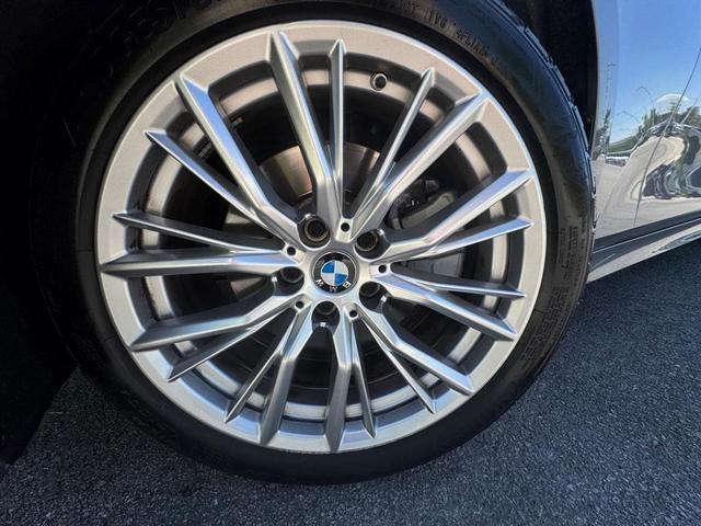 Photo of 2024 Skyscraper Gray Metallic BMW 330