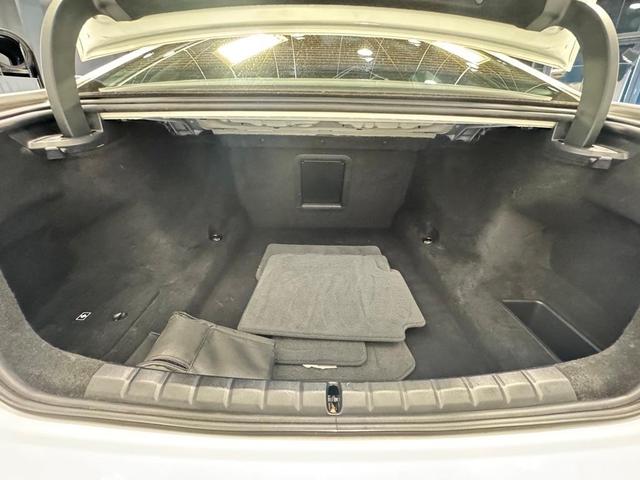 Photo of 2023 Alpine White BMW 760