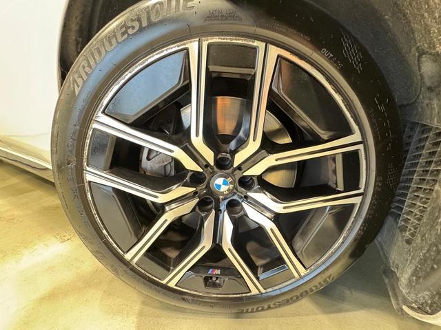 Photo of 2023 Alpine White BMW 760