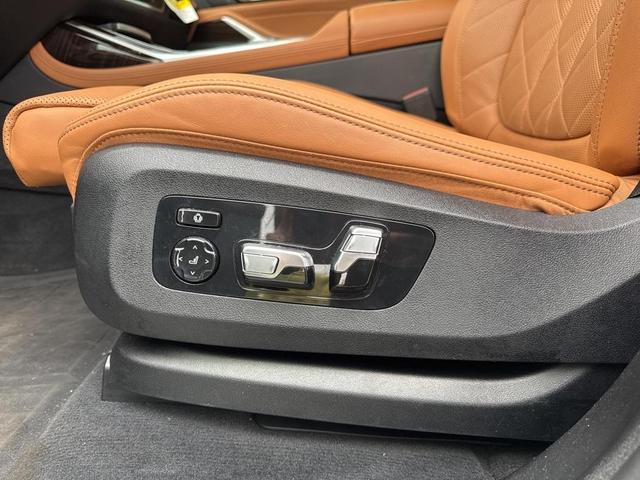 Photo of 2023 Manhattan Green Metallic BMW X7