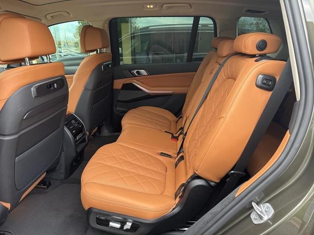 Photo of 2023 Manhattan Green Metallic BMW X7