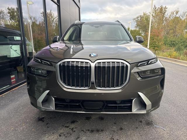 Photo of 2023 Manhattan Green Metallic BMW X7