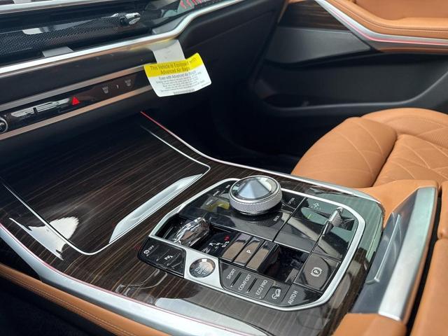 Photo of 2023 Manhattan Green Metallic BMW X7