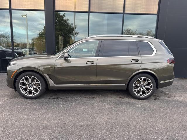 Photo of 2023 Manhattan Green Metallic BMW X7