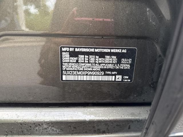 Photo of 2023 Manhattan Green Metallic BMW X7