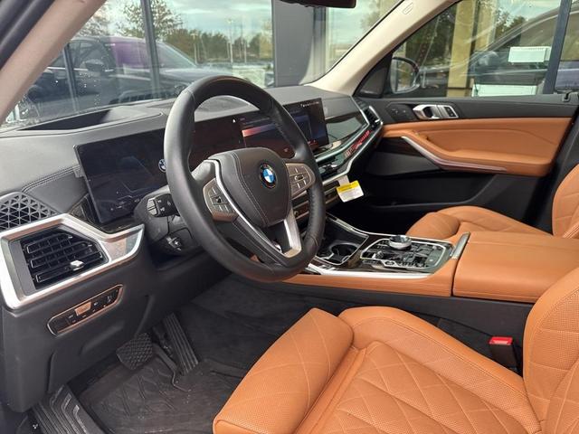 Photo of 2023 Manhattan Green Metallic BMW X7