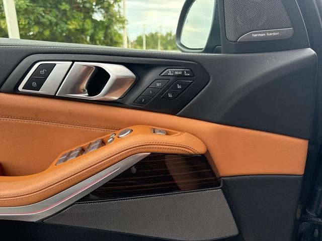 Photo of 2023 Manhattan Green Metallic BMW X7