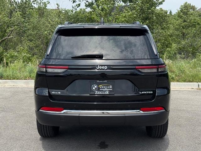Photo of 2024 Diamond Black Jeep Grand Cherokee