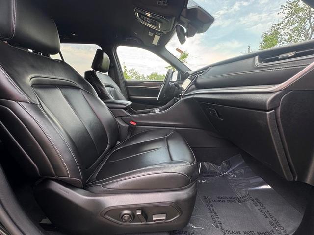 Photo of 2024 Diamond Black Jeep Grand Cherokee