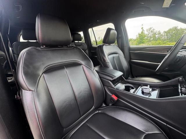 Photo of 2024 Diamond Black Jeep Grand Cherokee