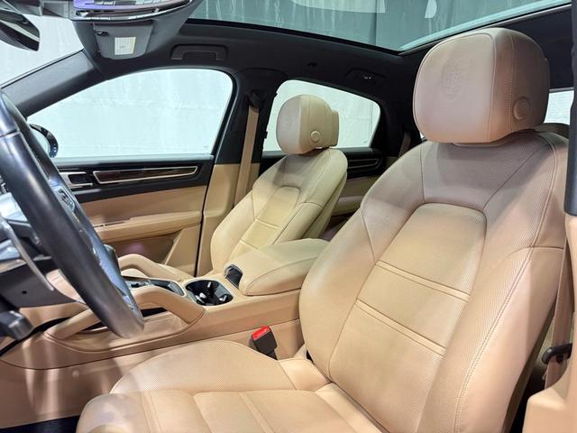 Photo of 2022 Moonlight Blue Metallic Porsche Cayenne