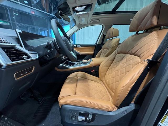 Photo of 2026 Black Sapphire Metallic BMW X7