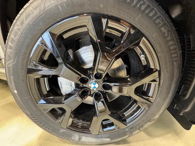 Photo of 2026 Black Sapphire Metallic BMW X7