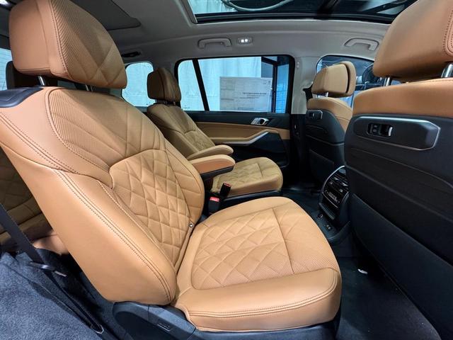 Photo of 2026 Black Sapphire Metallic BMW X7