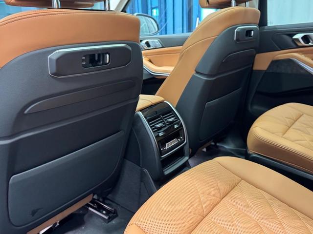 Photo of 2026 Black Sapphire Metallic BMW X7
