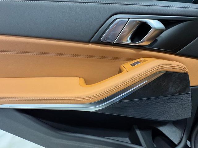 Photo of 2026 Black Sapphire Metallic BMW X7