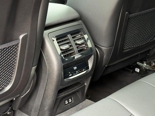 Photo of 2024 Black Sapphire Metallic BMW X4