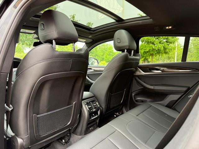 Photo of 2024 Black Sapphire Metallic BMW X4