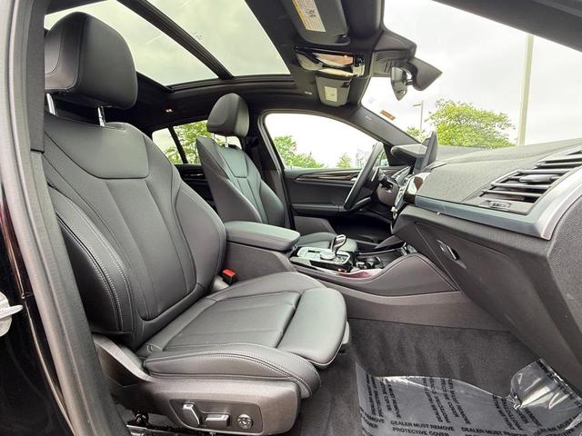 Photo of 2024 Black Sapphire Metallic BMW X4