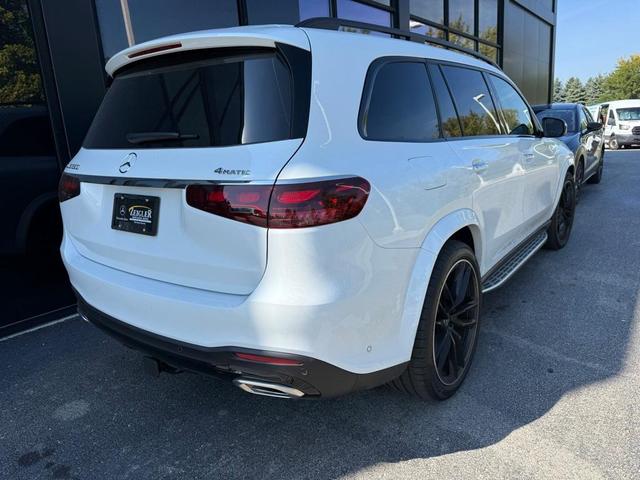 Photo of 2025 MANUFAKTUR Moonlight White Metallic Mercedes-Benz GLS 580