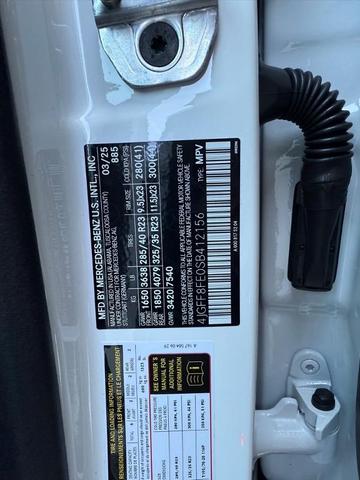 Photo of 2025 MANUFAKTUR Moonlight White Metallic Mercedes-Benz GLS 580