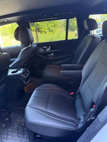 Photo of 2025 MANUFAKTUR Moonlight White Metallic Mercedes-Benz GLS 580