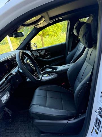 Photo of 2025 MANUFAKTUR Moonlight White Metallic Mercedes-Benz GLS 580