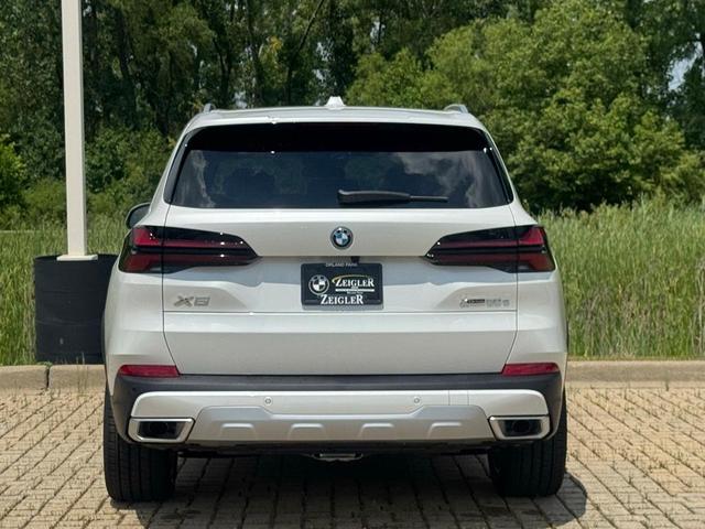 Photo of 2026 Mineral White Metallic BMW X5 PHEV