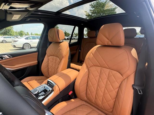 Photo of 2026 Mineral White Metallic BMW X5 PHEV