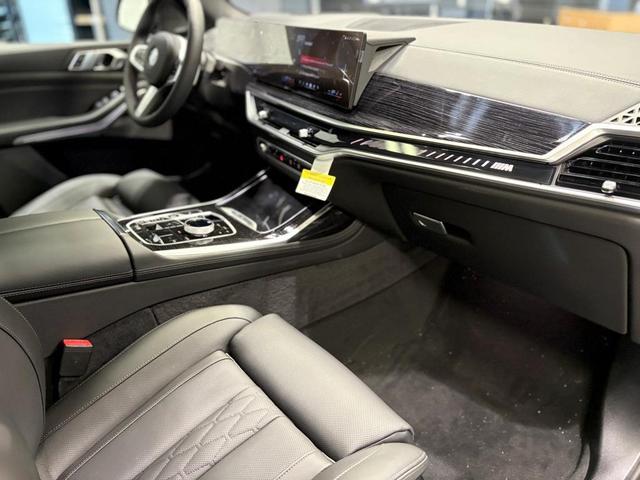 Photo of 2025 Carbon Black Metallic BMW X7