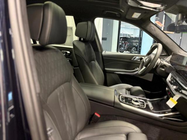 Photo of 2025 Carbon Black Metallic BMW X7