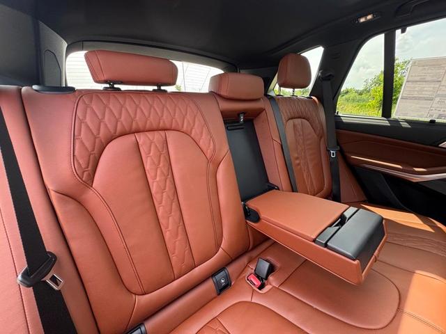 Photo of 2026 Mineral White Metallic BMW X5