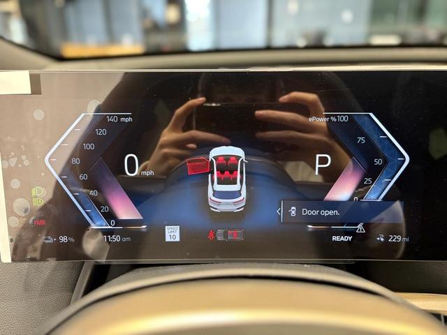 Photo of 2025 Alpine White BMW iX