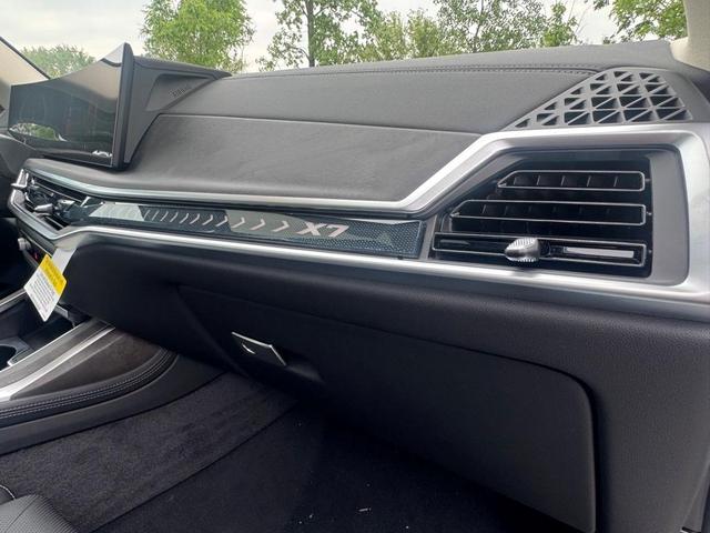 Photo of 2026 Alpine White BMW X7