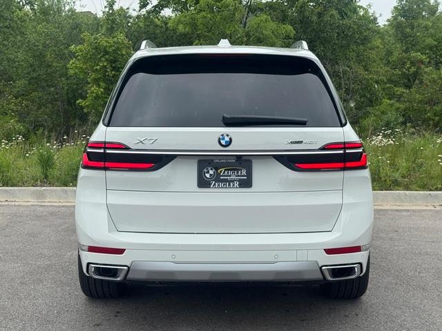 Photo of 2026 Alpine White BMW X7