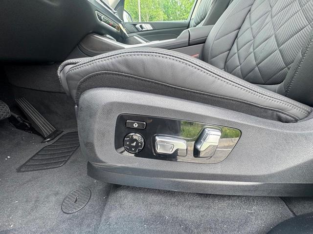Photo of 2026 Alpine White BMW X7