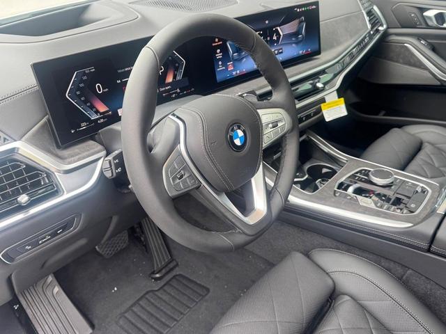 Photo of 2026 Alpine White BMW X7