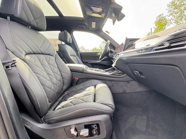 Photo of 2026 Carbon Black Metallic BMW X7