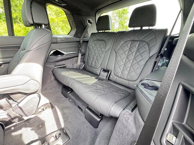 Photo of 2026 Carbon Black Metallic BMW X7