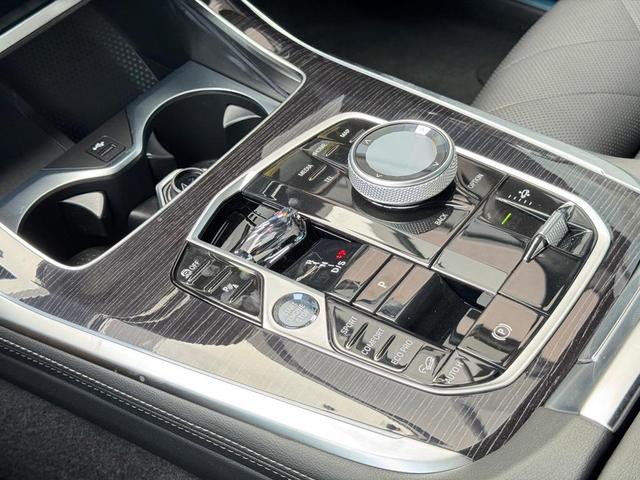Photo of 2026 Carbon Black Metallic BMW X7