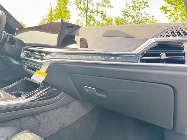 Photo of 2026 Carbon Black Metallic BMW X7