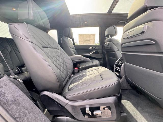 Photo of 2026 Carbon Black Metallic BMW X7