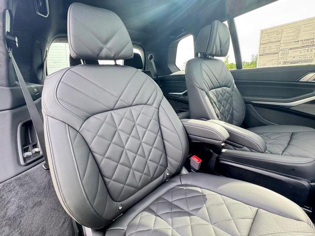 Photo of 2026 Carbon Black Metallic BMW X7