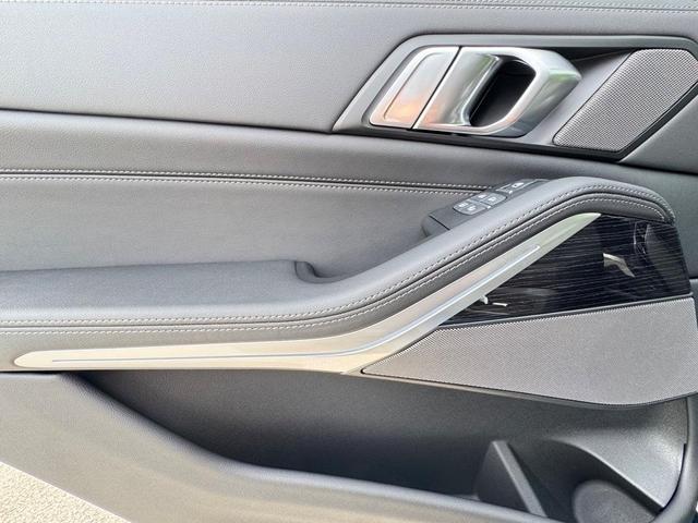 Photo of 2026 Carbon Black Metallic BMW X7