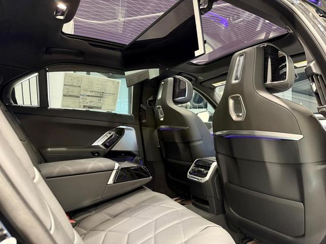 Photo of 2025 Black Sapphire Metallic BMW i7