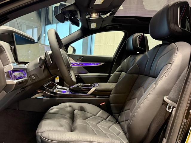 Photo of 2025 Black Sapphire Metallic BMW i7