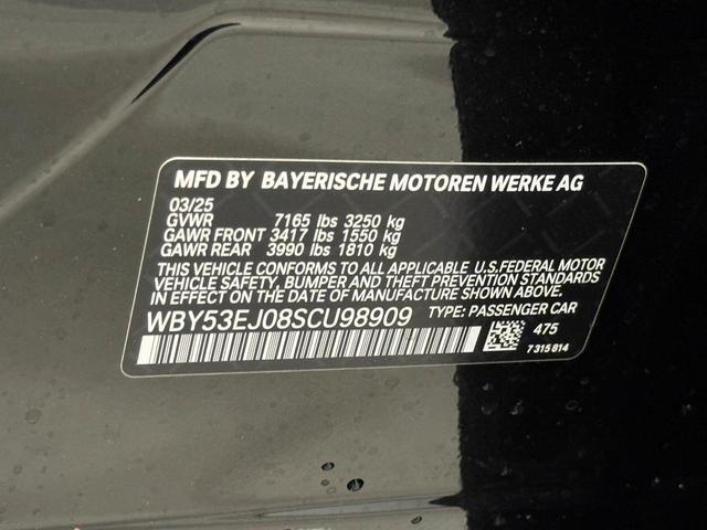 Photo of 2025 Black Sapphire Metallic BMW i7