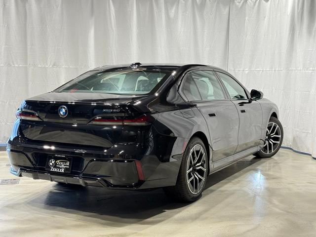 Photo of 2025 Black Sapphire Metallic BMW i7