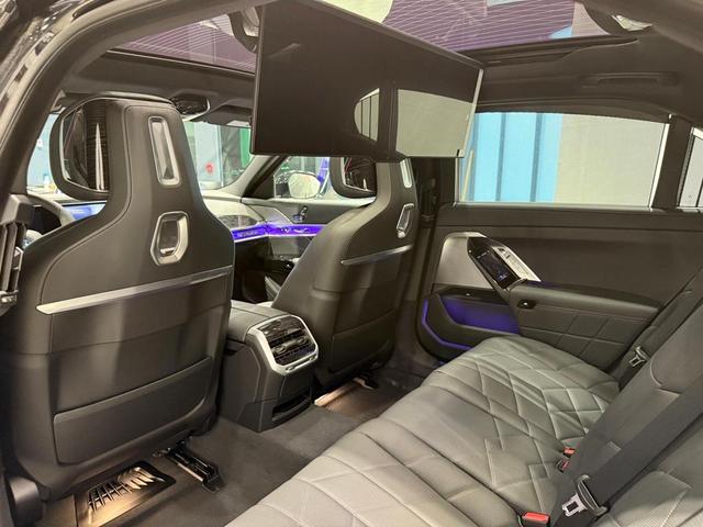 Photo of 2025 Black Sapphire Metallic BMW i7