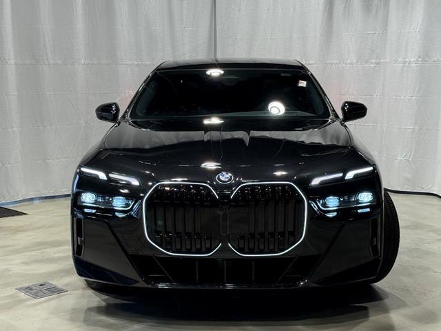 Photo of 2025 Black Sapphire Metallic BMW i7